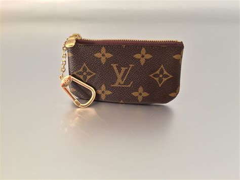 schlüsseletui louis vuitton|louis vuitton keychain.